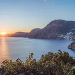 Piccolo Sant'andrea Hotel 5*