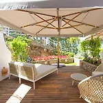 Отель Piccolo Sant'andrea 5*