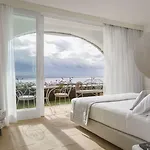 Отель Piccolo Sant'andrea 5*